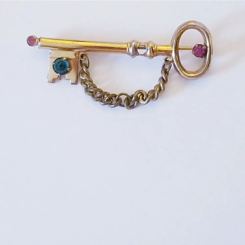Vintage Coro Pegasus rhinestone chain key brooch